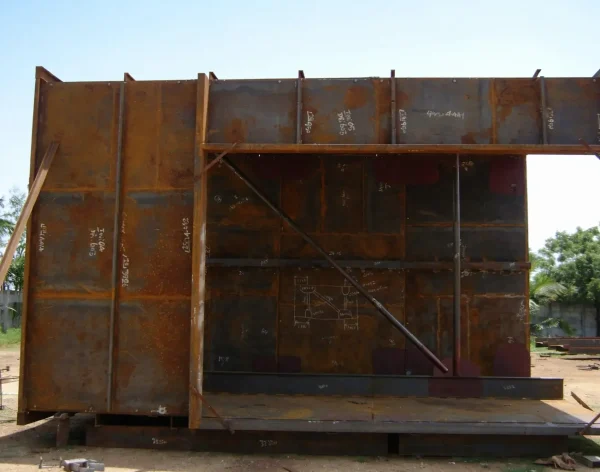 Rusted steel structure in daylight (2)
