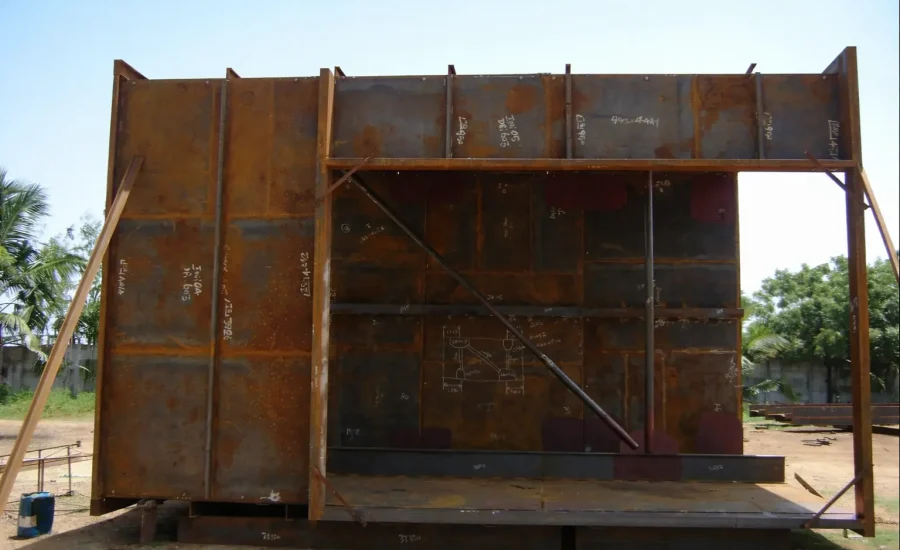 Rusted steel structure in daylight (2)